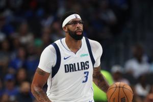 合同3年1.7537亿~谁接手？🚨名记：独行侠将探索浓眉的交易市场