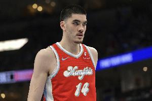 筐都被砸歪了！灰熊篮板59-38抢爆马刺&21前板 但疯狂打铁输球