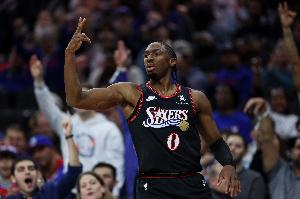 有没有机会破纪录？马克西突破上篮拿到第50分 生涯最高52分！