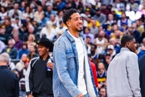 哈利伯顿晒多套场边穿搭：这赛季你们得看到不少我的私服穿搭