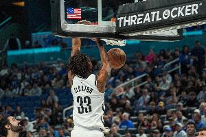 半场准两双！克拉克斯顿8中5拿到12分9篮板4助攻 正负值达+20