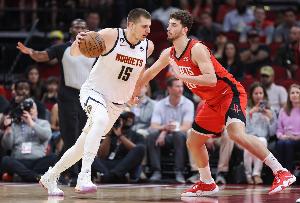 顶级对决！美记：季后赛想看掘金VS火箭 这比赛太精彩了