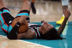 多项数据新低&年薪4000万🚨名记：灰熊将探索交易莫兰特的可能