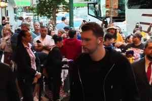 库里将与安德玛结束合作，其个人品牌Curry Brand将独立发展。