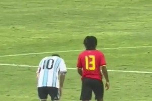 梅西干啥我干啥🤣！安哥拉球员防守梅西