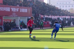 中国足球在新疆！在这座球场不允许你这么秀🐮