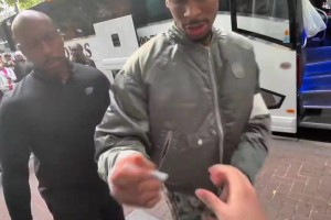 日常宠粉的sga亚历山大 ，没有半点巨星的架子真是太👍了