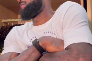 詹姆斯：我NBA首秀时爵士居然有7名球员还未出生，立马感觉腰酸背痛了