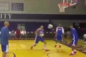 夸张的弹跳！连续的原地大风车扣篮！邓肯：我当初就是这么想的~