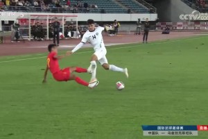 这冲击力！胡桑诺夫当年直接把何宇鹏的肋骨撞断😱