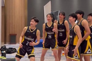 没看懂，广东女篮这是跳啥舞呢？😂