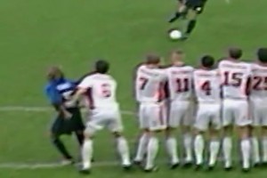 大罗创意总监！来看国米欧冠历史上最秀的一脚任意球😱